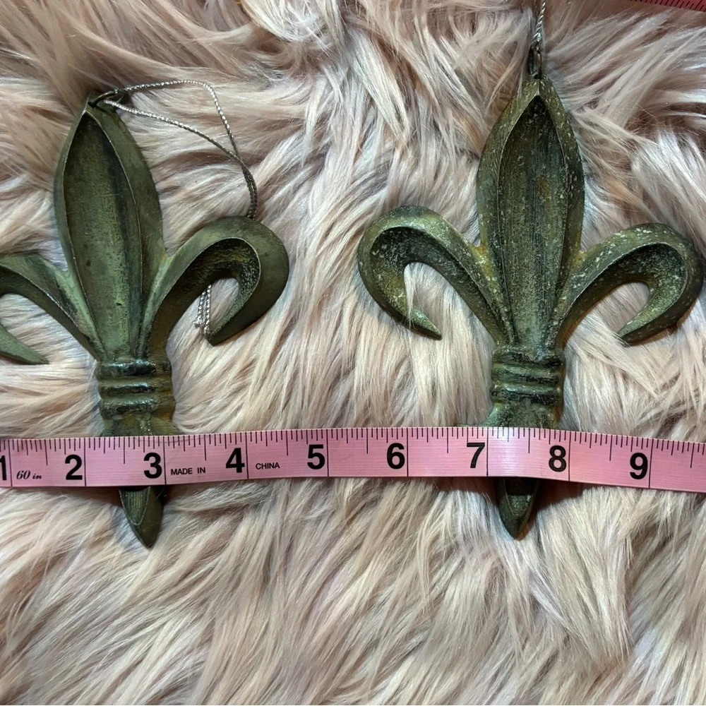 Elegant Fleur-de-Lis Ornaments or Wall Decor (Set Of Two)